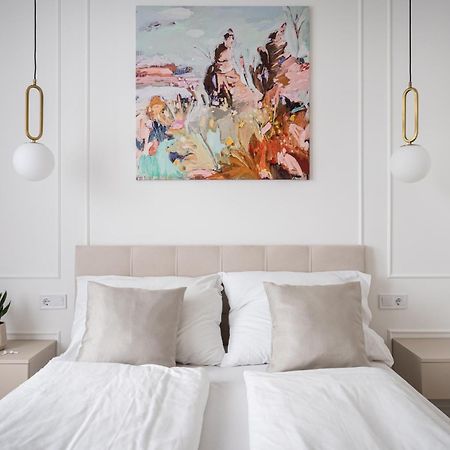 E13 - Grand Boulevard Heritage Suite - Best Location By Bqa Budapest Room photo