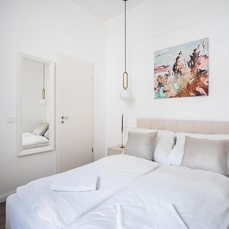 E13 - Grand Boulevard Heritage Suite - Best Location By Bqa Budapest Room photo