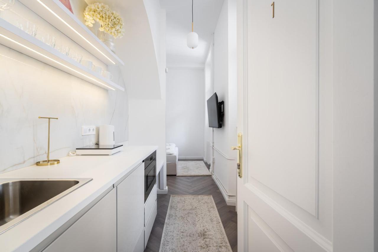 E13 - Grand Boulevard Heritage Suite - Best Location By Bqa Budapest Exterior photo